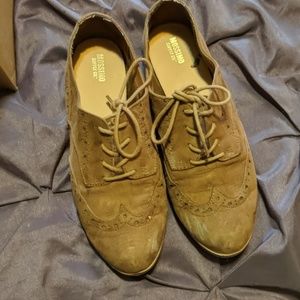 Super cute brown loafers